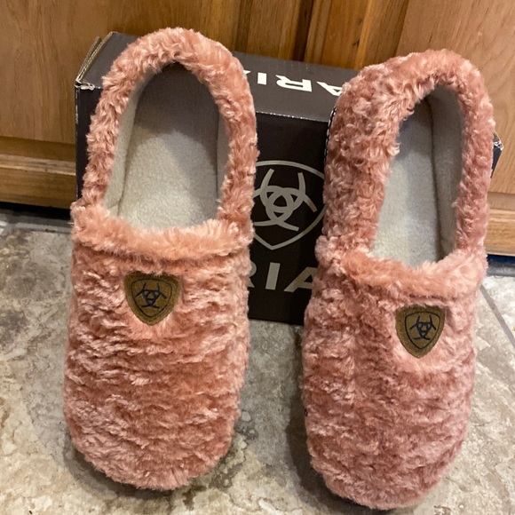 Ariat Shoes - Ariat snuggle slipper